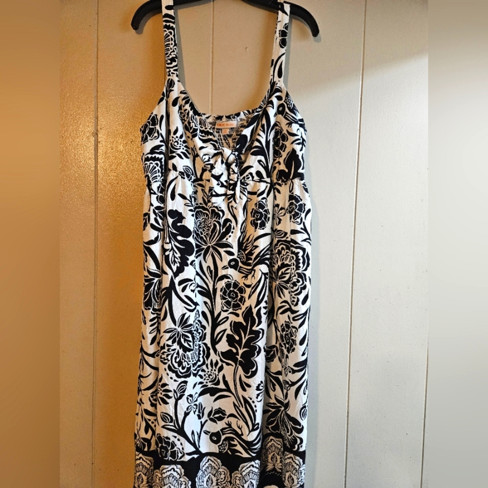 Knox Rose Black and White Floral Dress - Size XXL